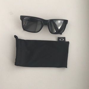 Polarized HOLBROOK men’s sunglasses with case.